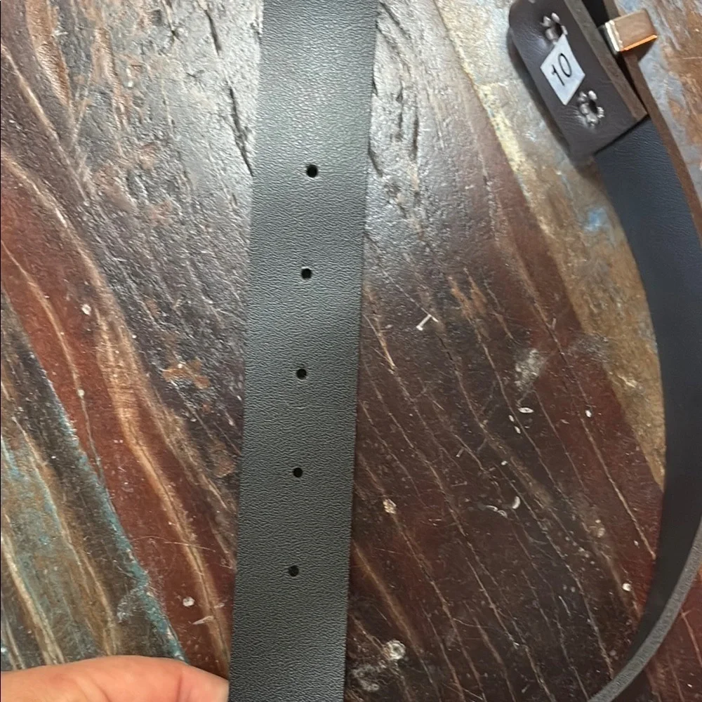 Bill Blass Woman’s Brown Leather Belt